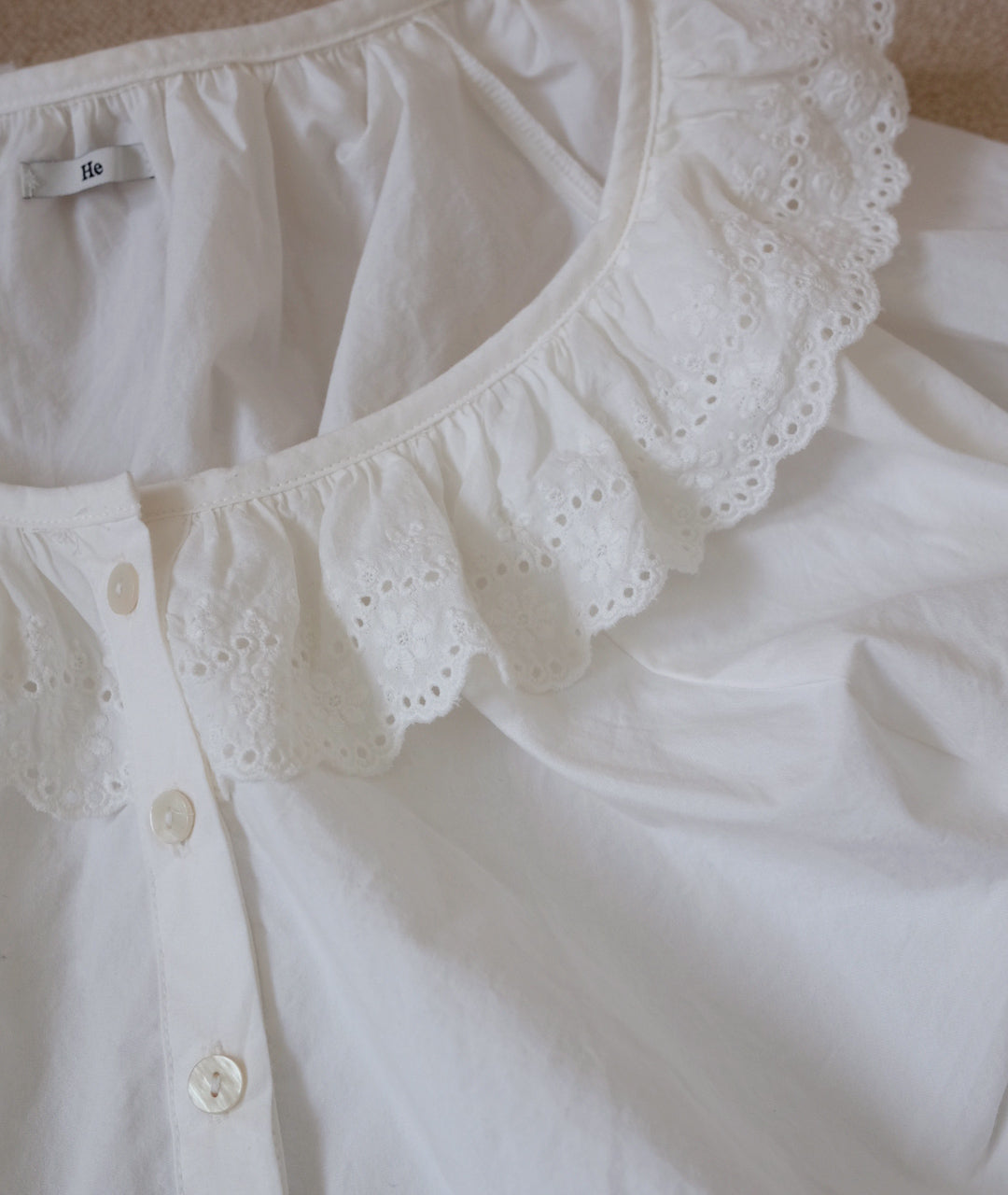 Lace milk blouse