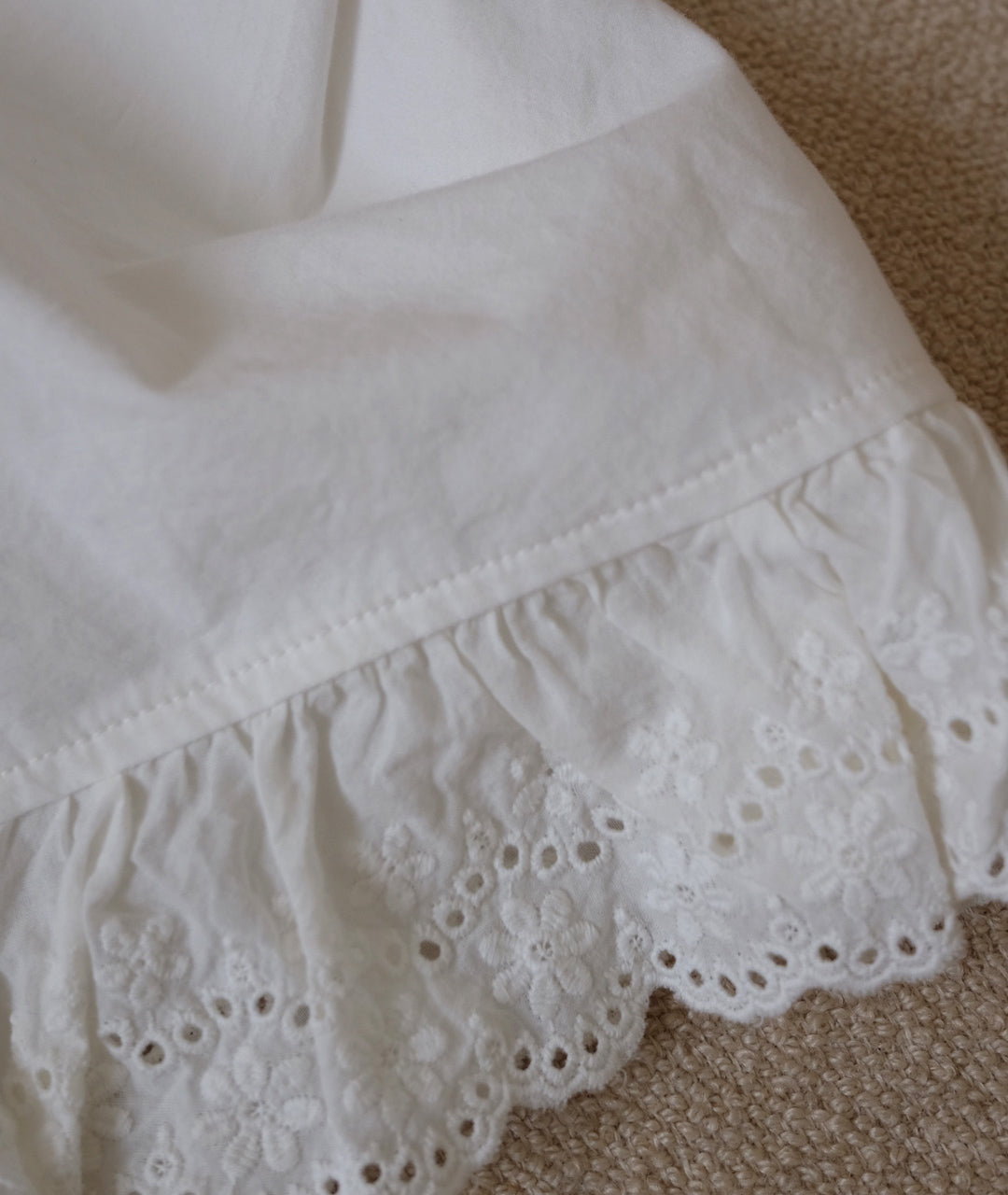 Lace milk blouse